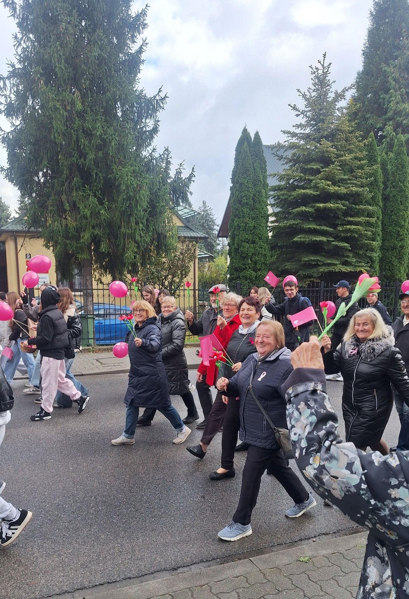 III Powiatowy Marsz Różowej Wstążki w Myślenicach